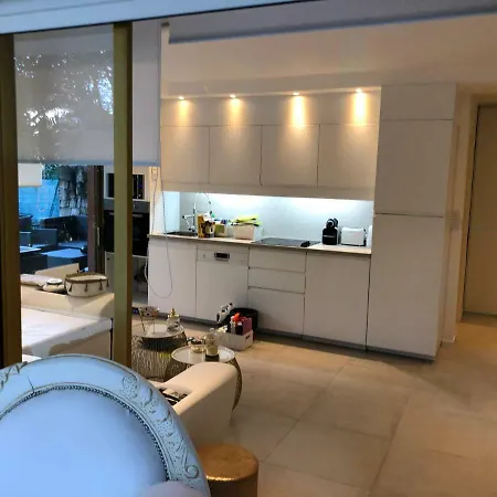 Luxe Center 6pers 300m2 Privare Garden Apartment *